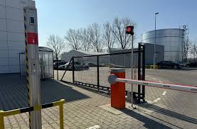 Ernst & Engbring Poland | Intercom System for Gates | COMMEND