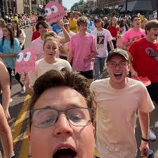 Evan Gresham's Instagram, Twitter & Facebook