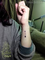 Hình xăm hoả hồng mini. MÅ©i Ten Hinh XÄƒm Hinh XÄƒm Cá»• Tay Small Tattoo Mini Tattoo Arrow Tattoo Hinh XÄƒm Ná»¯ Hinh XÄƒm Ä'áº¹p Ha Ná»™i XÄƒm Hinh XÄƒm Mini Tattoos