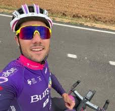 Mario Aparicio aspira a "ganar una carrera" esta temporada que estrenará en  el Tour de Gabón