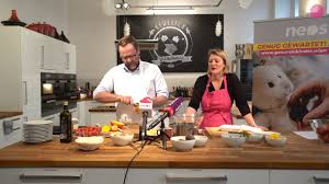 Statt wie ursprünglich geplant nach wien, schickt ihn tim mälzer in die deutsche hauptstadt. Sepp Schellhorn Kocht Bei Kitchen Impossible Gegen Tim Malzer Tageskarte