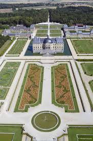 Vue Aerienne Du Chateau Veaux Le Vicomte Par Arnaud Chicurel En 2014 Survol En Drone De La Propriete Du Nicolas Fouquet Chateau France French Castles Chateau