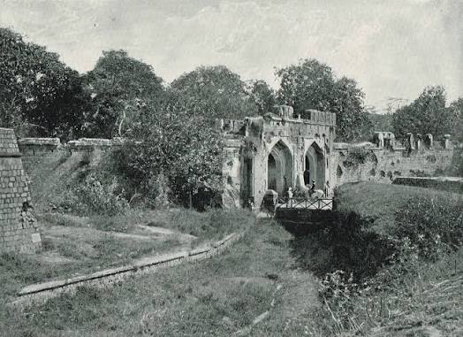 The Cashmere Gate, Delhi— heavily damaged by the British during the fierce battle of 1857.