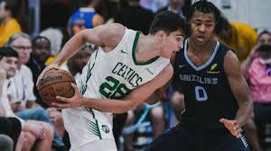 Alessia Marcuzzi lancia la tendenza più hot dellinverno: la gonna di pelle