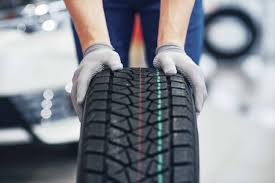 Setiap sebulan sekali, periksa paras minyak brek kereta anda (botol minyak depan vacum pam). Tips Servis Kereta Tanpa Perlu Ke Bengkel Sebelum Balik Kampung