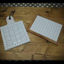 セリアのカッティングボードが材料 リメイク雑貨を作ろう カッティングボード タイルコースター 鍋敷き