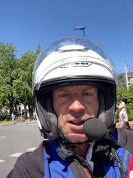 Prediction of the day. 10k run, flowers and furry friend. Plus a pic with  Robert Surcouf, explorer, sailor, pirate and entrepreneur. Winner today for  me is @tadejpogacar , stage and back in yellow. ...