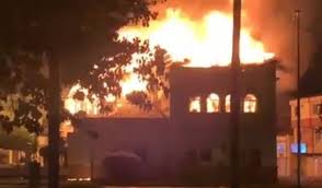 Los actos contra el palacio de justicia de tuluá de esta noche solo se pueden calificar como terroristas, quieren sembrar caos y miedo. Bpzoapvzahgufm