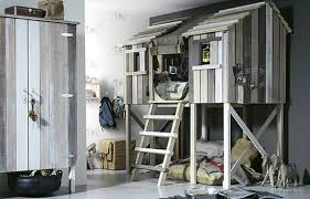 I letti ad una piazza e mezzo, chiamati anche letti alla francese, sono una misura intermedia tra il singolo e il matrimoniale. Letto A Soppalco Salvaspazio