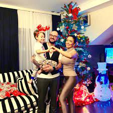 Cristi mitrea nu este trecut, în acte, drept tată al copilului cu andreea mantea. Andreea Mantea È™i Cristi Mitrea AlÄƒturi De David LangÄƒ Bradul De CrÄƒciun