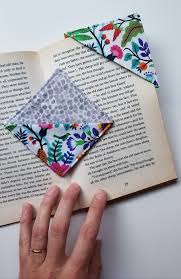 How To Make Quick Easy Fabric Book Marks Small Sewing Projects Fabric Book Sewing Crafts