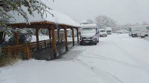 Vivimos en un fin de mes constante. Video Se Adelanto El Invierno Nieve En El Calafate Y Rio Turbio La Opinion Austral