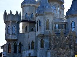 About — Chris Mark Castle