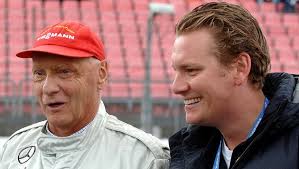 Shortly after his birth, his family moved to cologne, germany, where he grew up and attended the dreikönigsgymnasium. Crash Mit Motorrad Niki Lauda Uber Horror Unfall Von Sohn Lukas Krone At