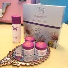 Find clean skincare products inspired by the ancient beauty rituals of japanese geisha's to achieve a smooth, porcelain complexion. Tati Skincare