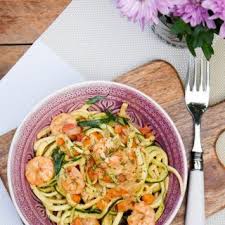 Spiralschneider Rezept Low Carb Noodles Mit Garnelen In Sahnesosse Rezept Garnelen Rezepte Sahnesosse