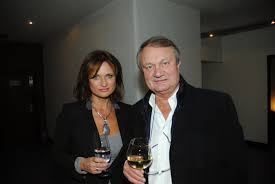 Režisér jiří adamec si pro herce z cest. Fotografie C 5 U Clanku Manzelka Jiriho Adamce Ma Novou Praci Bude Delat Mluvci Babisovi Stars24 Cz