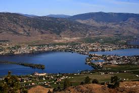 The lake is surrounded by kilometres of beaches (public and private), parks and picnic grounds, such as gyro beach, lions centennial park, kinsmen park, legion. Home Safari Beach Resort