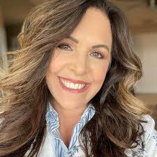 Pamela Custer's Instagram, Twitter & Facebook