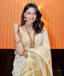 Erica fernandes latest information and updates: Erica Fernandes Styles Her Traditional White Saree With Temple Jewellery