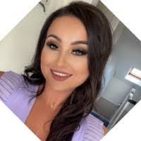 Kelly Sheedy's Instagram, Twitter & Facebook