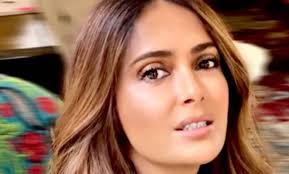 To celebrate the social media milestone, she wore a revealing green dress. Salma Hayek Reveals Her Red Hot Christmas Outfit And Fans Are Speechless Hello