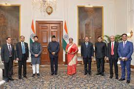 Wia dis foto come from, jubilee house. President Of India On Twitter Finance Minister Nsitharaman Mos Finance Corporate Affairs Ianuragthakur And Senior Officials Of The Ministry Of Finance Called On President Kovind At Rashtrapati Bhavan Before Presenting The