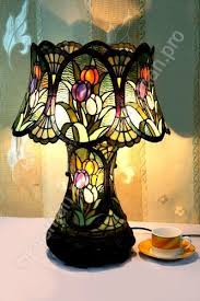 Tiffany Table Lamp Tulips Ornek 1 Vitray Avizeler Ve Dekorasyon