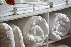 en parlant d'une couleur, d'un objet blanc, de l'eau eaux jaunies d'un fleuve; Plier Et Ranger Son Linge De Lit Nos Astuces Maison Facile