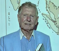 BOOK REVIEW: Invisible China: How the Urban-Rural Divide Threatens China's  Rise