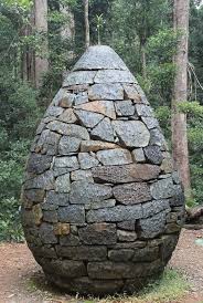 40 Enchanting Stone Walls Garden Ideas 39 Gartengestaltung Kunstinstallation Steinfiguren Garten