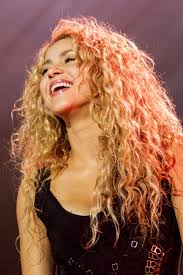 These Curls Don T Lie Shakira Body Style 90s Hairstyles Photoshoot Curlyhair Shakira Hair Curly Hair Styles Naturally Curly Hair Styles