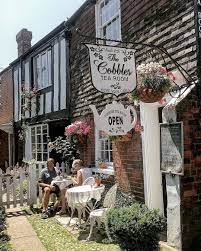Picturesque Scene In Rye East Sussex Cobbles Tea Room Is Located On A Cobbled Street No Surprises There And Serves Tea Room Tea Room Decor Tea Restaurant