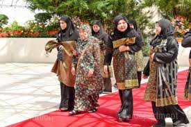 He has a younger sister, princess muneerah madhul, who was born in 2011. Prince Sufri Tumblr Posts Tumbral Com