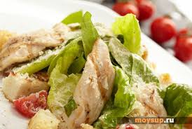 салат цезарь рецепт с курицей и сухариками и помидорами Kak Prigotovit Cezar S Grudkoj Kuricy I Pomidorami Eda Nacionalnaya Eda Idei Dlya Blyud