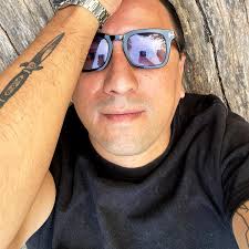 Roberto Albarran Garcia (@el_core) • Threads, Say more