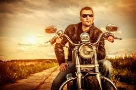 O motociclista é aquela pessoa que se transporta ou pratica esportes envolvendo o uso de motos. Dia Do Motociclista