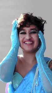 Belinda Bradfield's Instagram, Twitter & Facebook