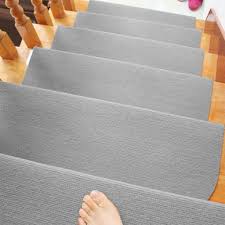 Der teppich für treppen wird fest auf die stufen geklebt, so dass sie nicht wegrutschen. Stufenmatten 15er Set Treppen Matten Kaufland De