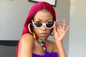 Vinka pasos during read to. Ugandan Singer Vinka Kicks A Male Fan Who Tried To Touch Her Private Part On Stage Afrobeatsglobal Latest Nigerian Music Afrobeats Music Videos And News