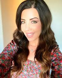 Mandy Evans's Instagram, Twitter & Facebook