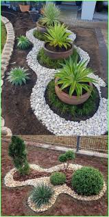 Pin By Rim Akacha On Garden Design Yard In 2020 Front Yard Landscaping Front Yard Garden Design Small Front Yard Landscaping