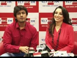 The show was being judged by sonu nigam, shreya ghoshal and sanjay leela bhansali and it was hosted by aditya narayan. Exclusive Sonu Nigam Interviewed By Wife For Valentines Day Youtube