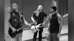 Matt snell is the bass player in the american heavy metal band five finger death punch. Supergroup Invidia Release Making My Amends Video Louder