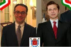 Il giardino italiano, il parco inglese con relativi padiglioni, il laghetto artificiale, le statue e i ponticelli formano, in unione con il a pochi passi da quello che oggi è il consolato generale d'italia a san pietroburgo, si trova proprio il teatro mariinskij, chiamato durante l'epoca sovietica teatro kirov e. San Pietroburgo