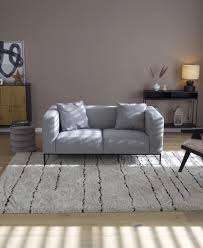 Bei der textilpflege ist, ganz besonders bei hochwertigen sofa. Sofa Carrie 2 Sitzer In Grau Mit Metall Fussen Westwingnow