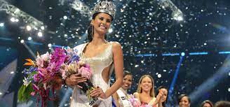 Tamaryn green with her parents, david and ellirene. Newly Crowned Miss Sa Tamaryn Green My Life Has Changed Completely Channel