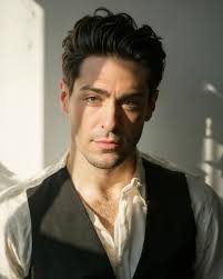 Aaron Noble (@aaron_m_noble) • Instagram photos and videos