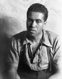 Sua madre è invece ruth connolly, un'insegnante e una cameriera che, non potendo occuparsi direttamente di suo figlio, lo lascia quotidianamente nelle mani dei suoi genitori john henry e maggie connolly. James Earl Jones Google æœå°‹
