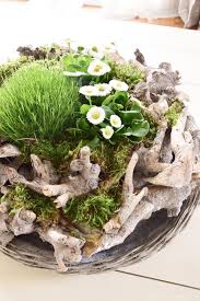 Große buchstaben mit moos halten relativ lange. Naturliche Fruhlingsdeko Fur Euer Zuhause Mrs Greenery